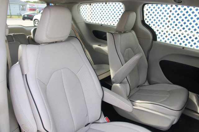 Used 2018 Chrysler Pacifica Limited w/ Advanced Safetytec Group image 16
