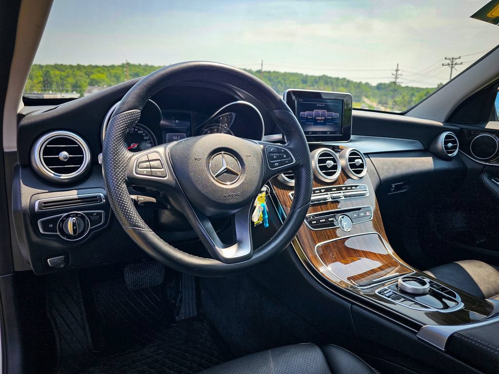 Used 2017 Mercedes-Benz C 300 4MATIC Sedan image 14
