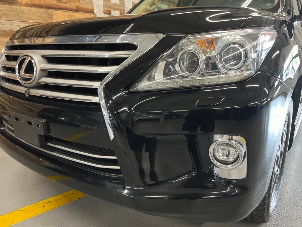Used 2014 Lexus LX 570 4WD w/ Luxury Package image 9
