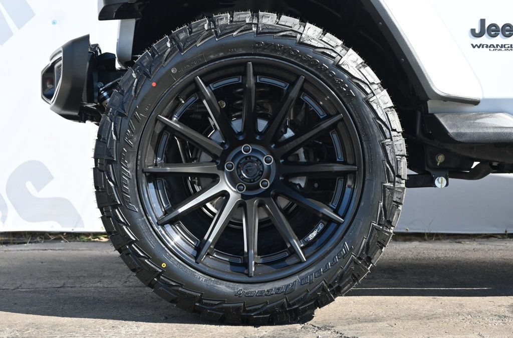 Used 2022 Jeep Wrangler Unlimited Sahara AWD/4WD image 9