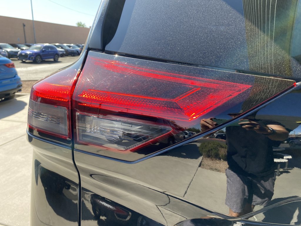 Used 2022 Nissan Rogue SV FWD image 12