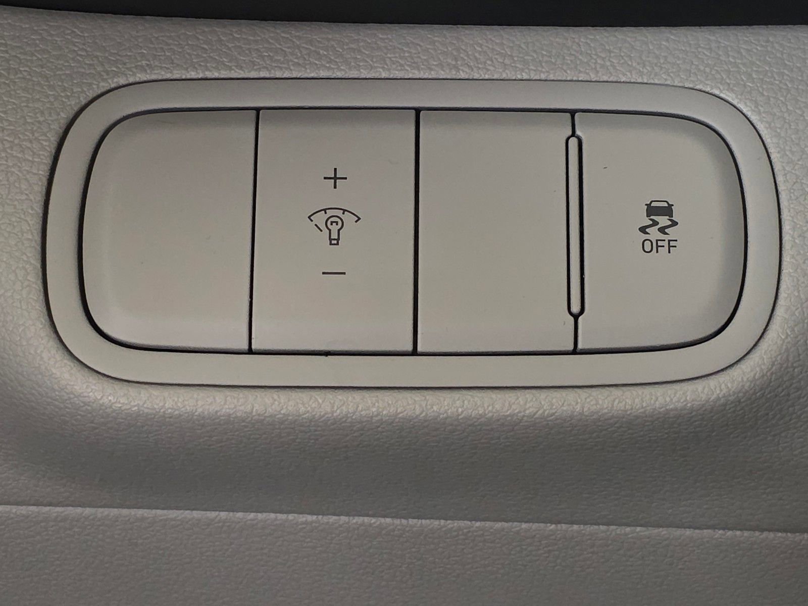 Certified 2023 Hyundai Venue SEL image 32