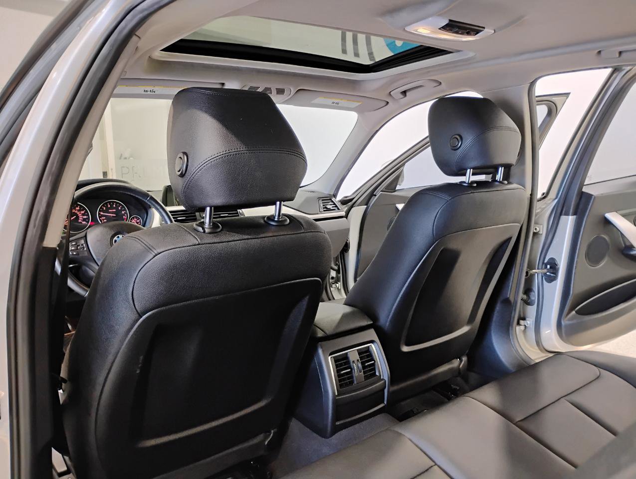 Used 2017 BMW 320i Sedan image 15