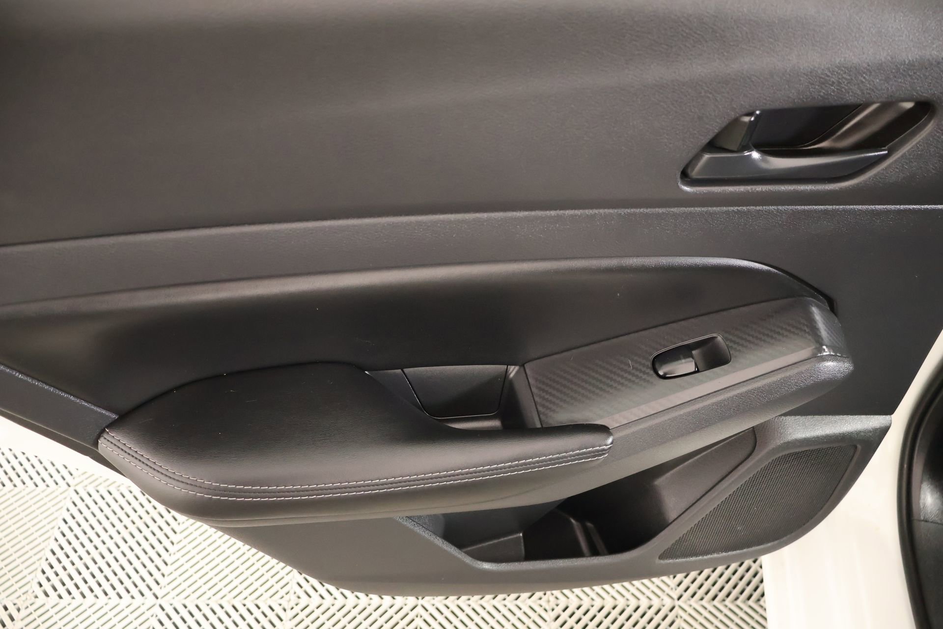 Used 2025 Nissan Altima 2.5 SV FWD image 15