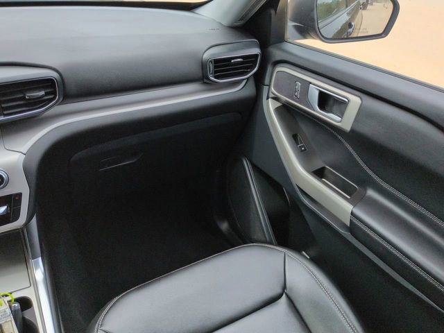 Certified 2024 Ford Explorer XLT w/ Equipment Group 202A RWD image 21