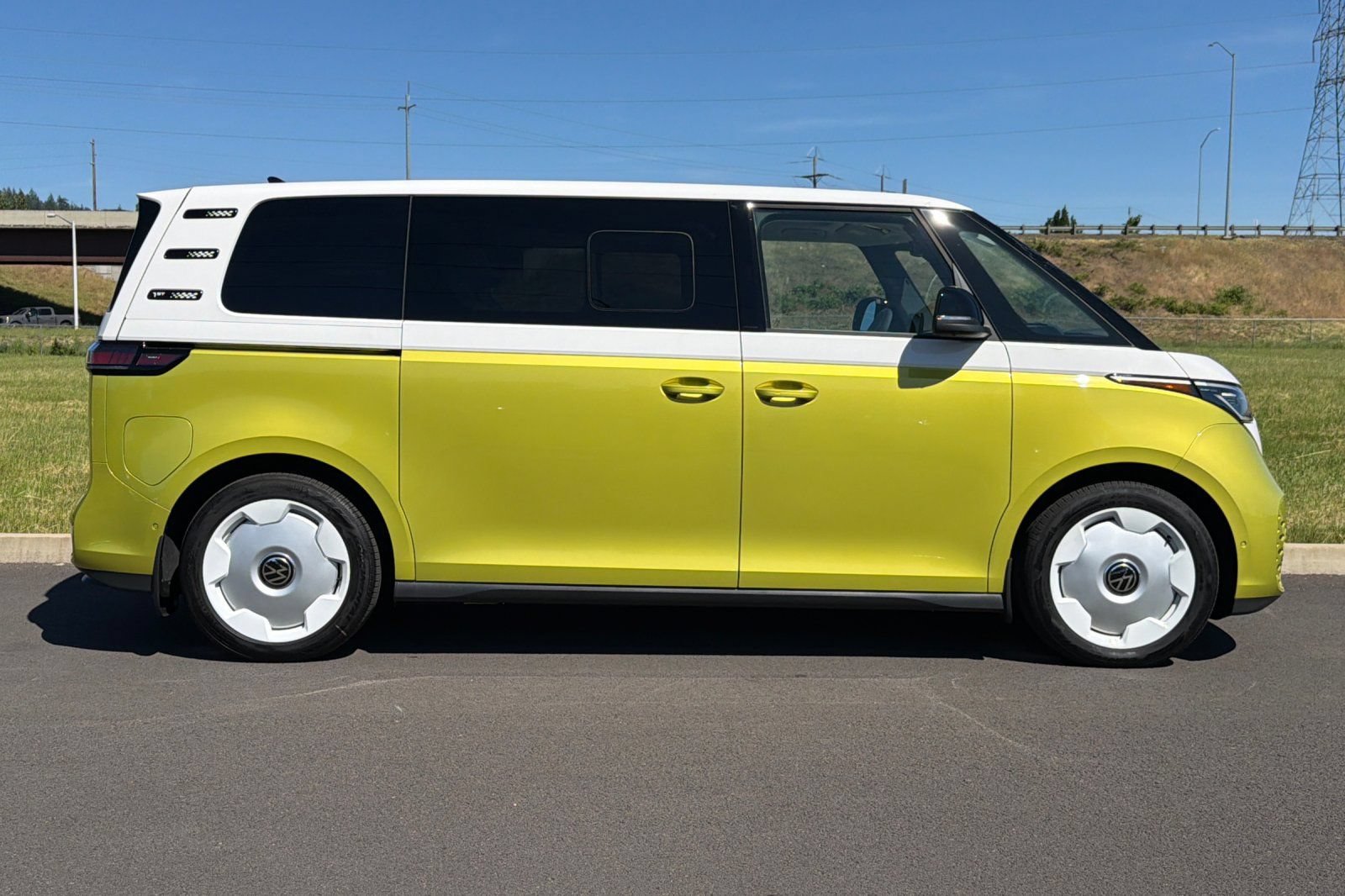 New 2025 Volkswagen ID. Buzz 1st Edition AWD/4WD image 2