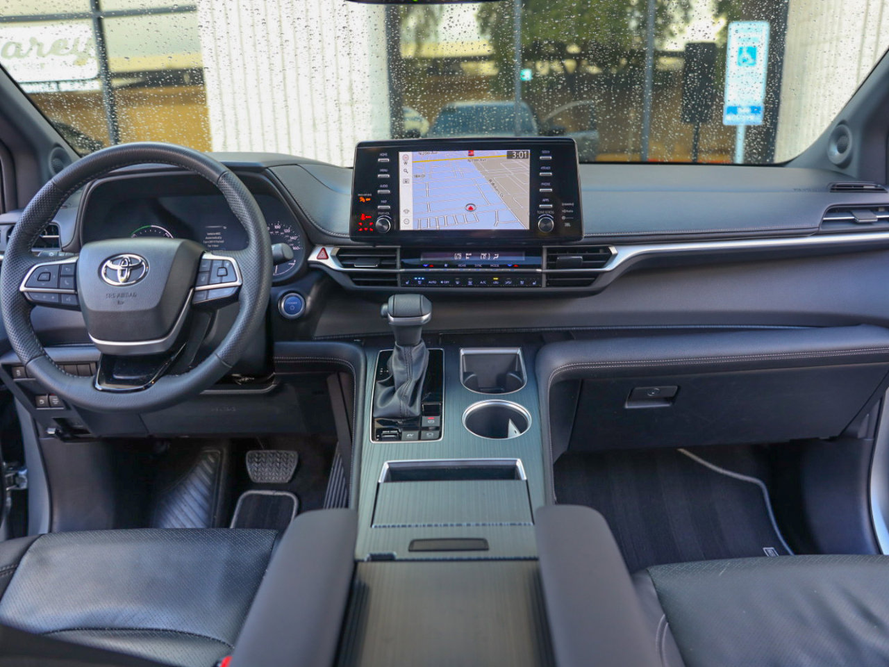 Used 2023 Toyota Sienna XSE image 5