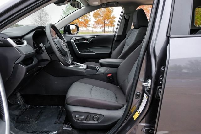 Used 2025 Toyota RAV4 XLE image 6