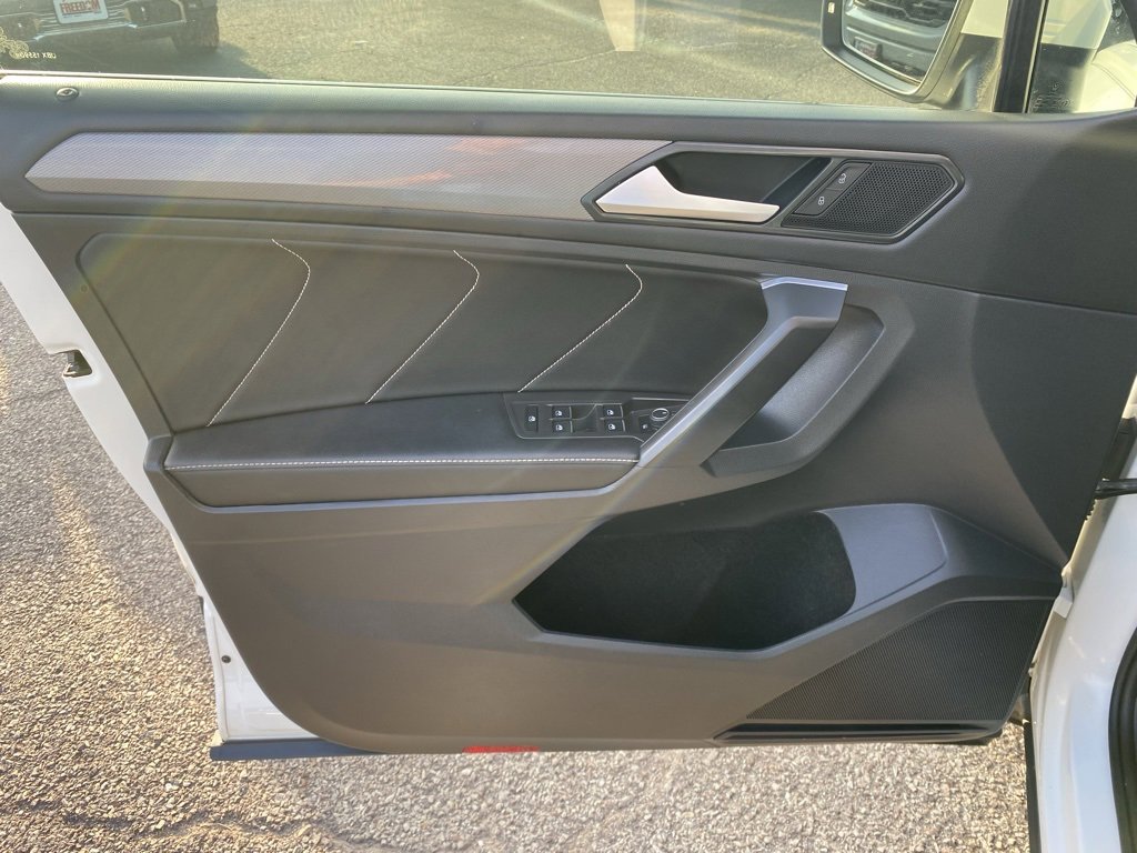 Used 2022 Volkswagen Tiguan SE image 11