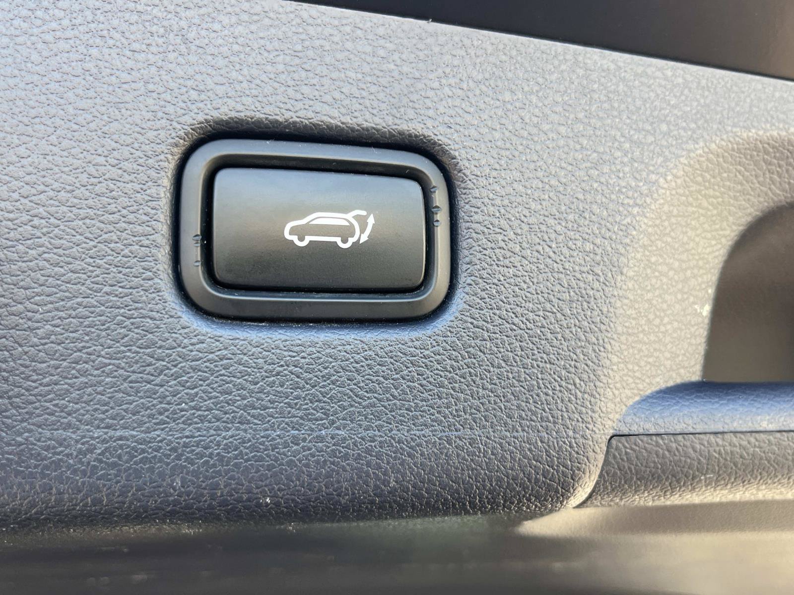 Used 2022 Hyundai Palisade Limited FWD image 13