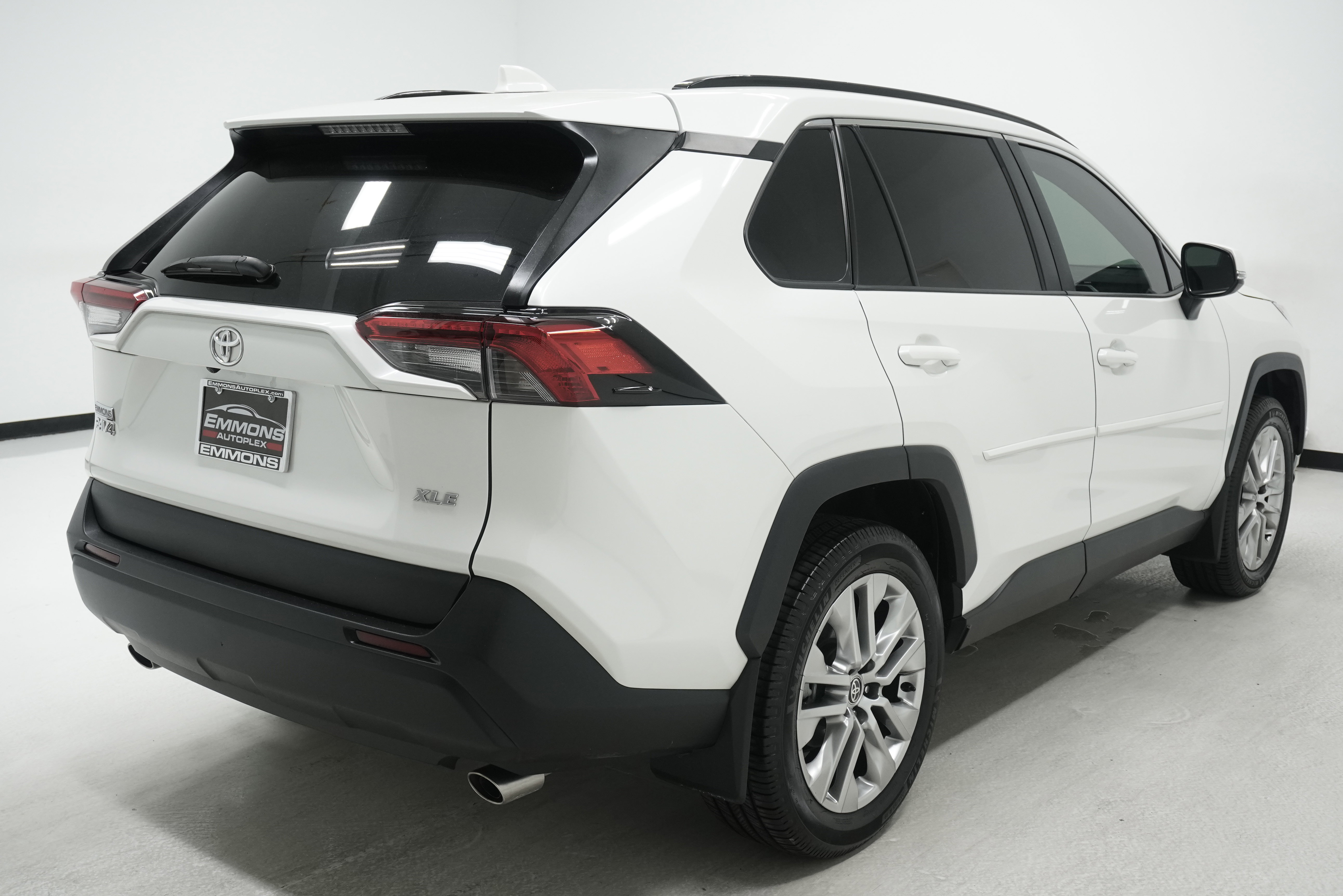 Used 2021 Toyota RAV4 XLE Premium FWD image 4