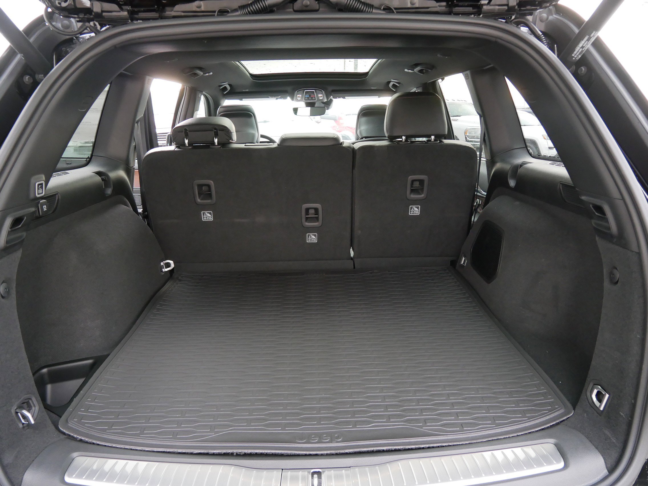 New 2025 Jeep Grand Cherokee Summit w/ Obsidian Package image 7