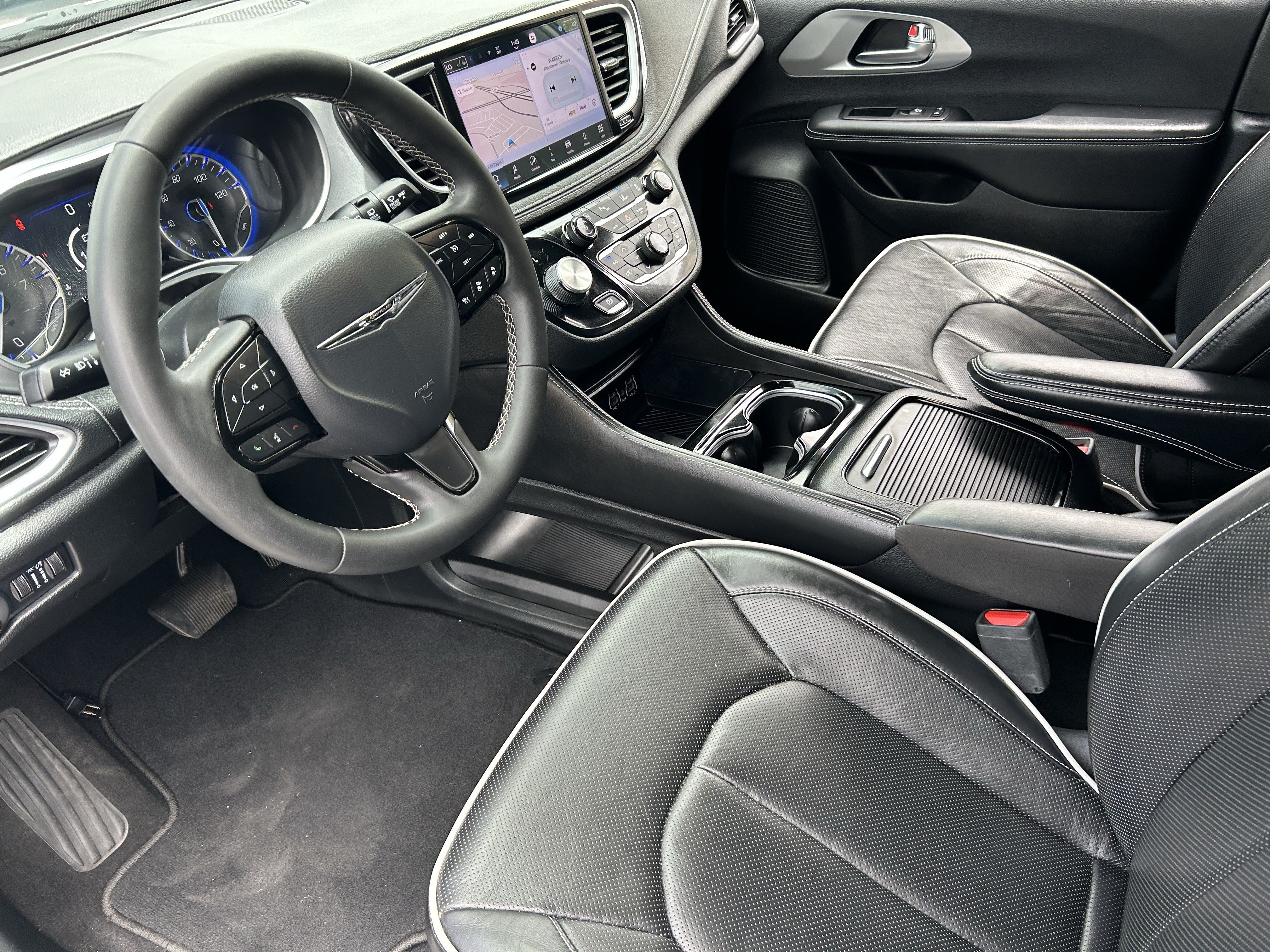 Used 2025 Chrysler Pacifica Limited FWD image 17