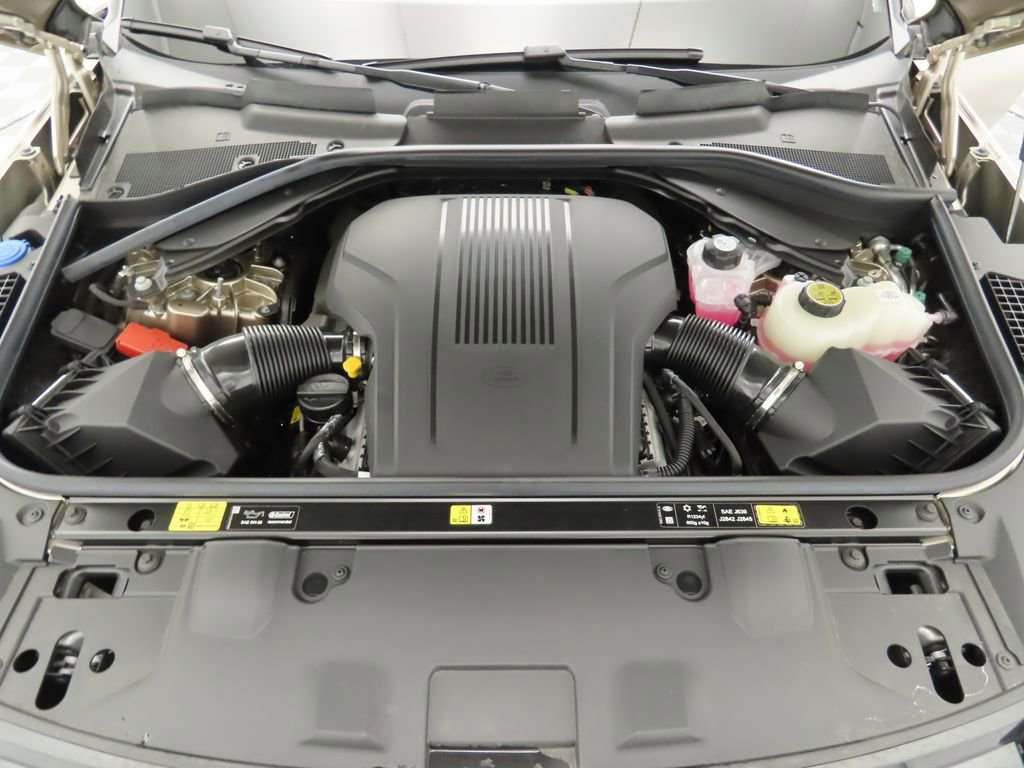 New 2025 Land Rover Range Rover SE image 30