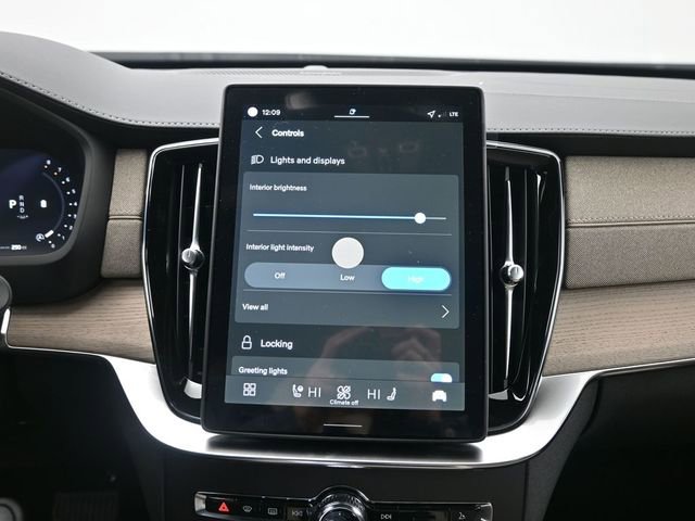 New 2026 Volvo XC90 B6 Plus w/ Protection Package Premier image 17