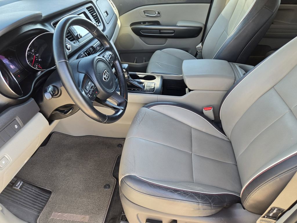 Used 2017 Kia Sedona LX w/ LX Essentials Premium Package image 12