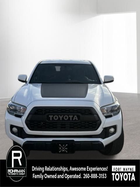 Used 2017 Toyota Tacoma TRD Off-Road image 10