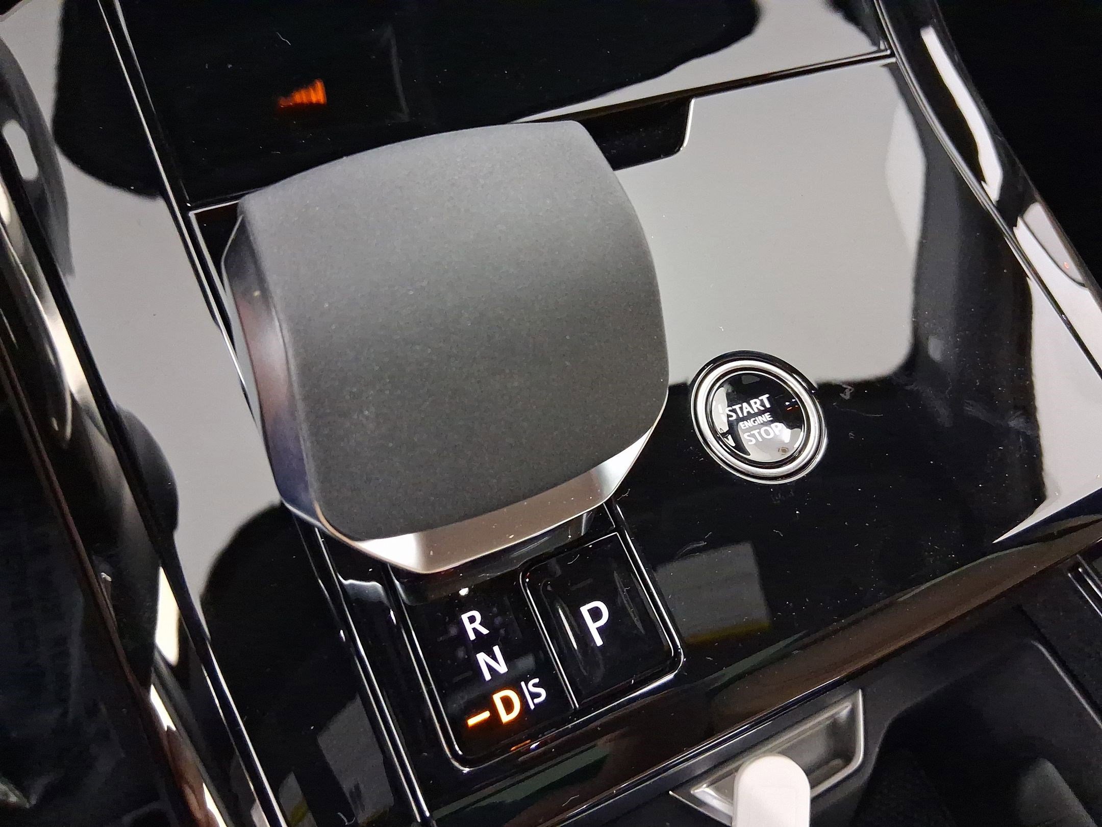 New 2025 Land Rover Range Rover Sport SE image 15