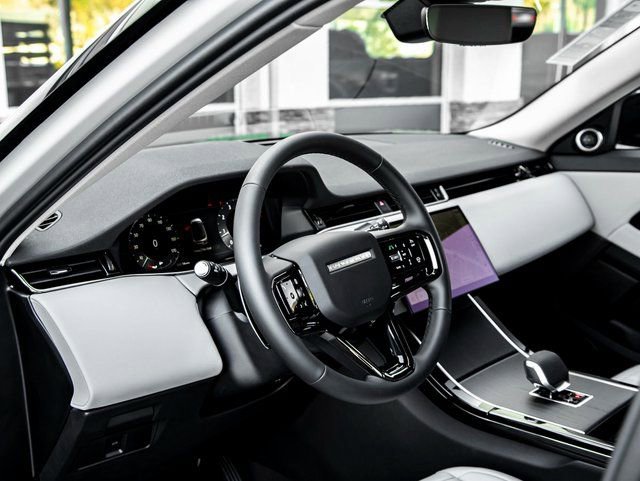 Used 2025 Land Rover Range Rover Evoque S image 15