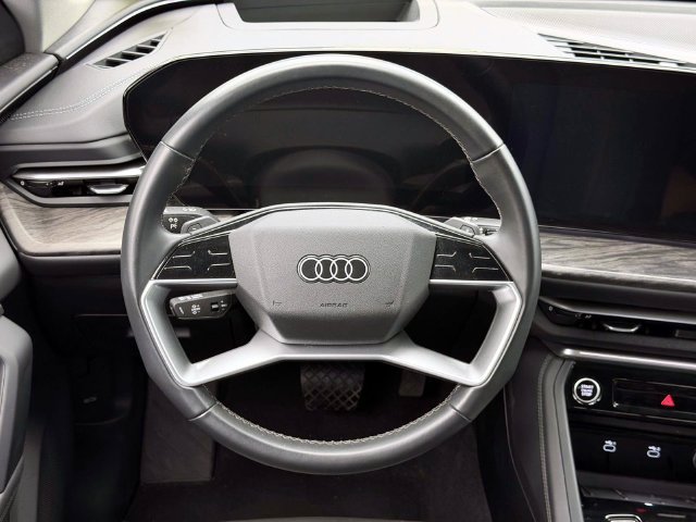 Used 2025 Audi Q5 Premium Plus w/ Premium Plus AWD/4WD image 14