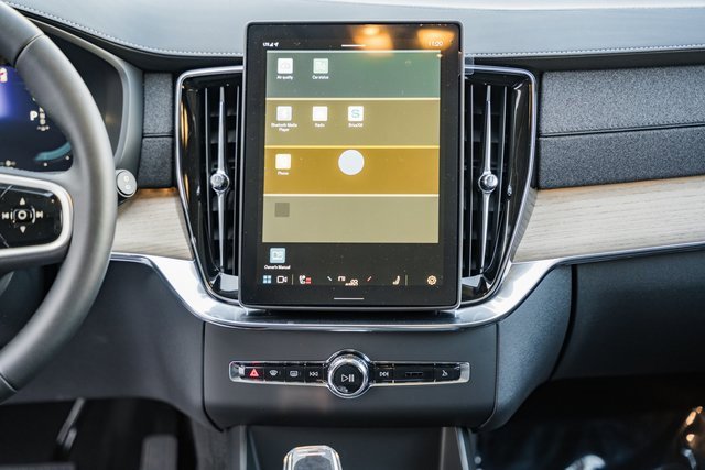 Certified 2025 Volvo XC90 T8 Plus w/ Protection Package Premier image 19