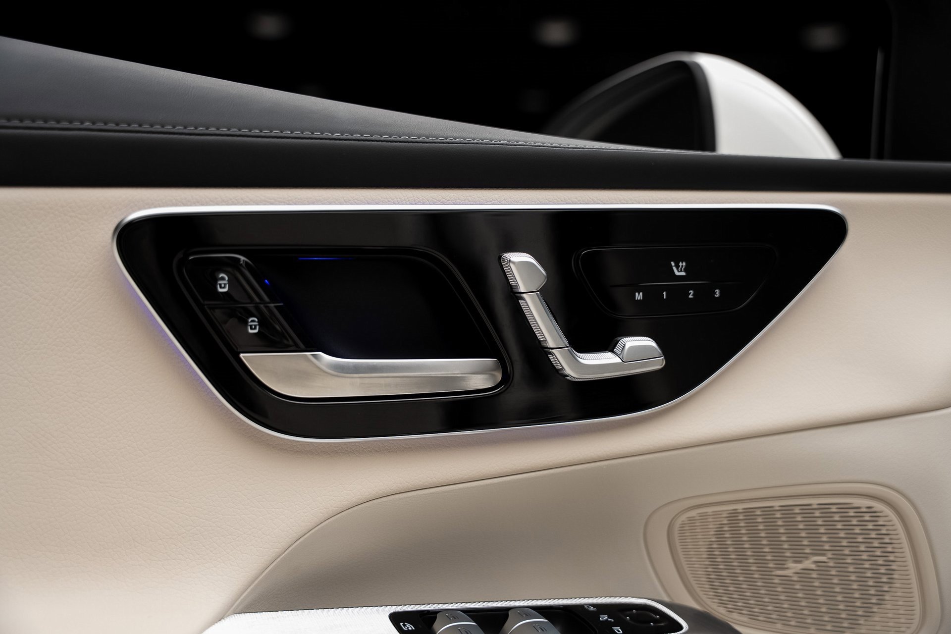 Used 2025 Mercedes-Benz GLC 350e 4MATIC image 52