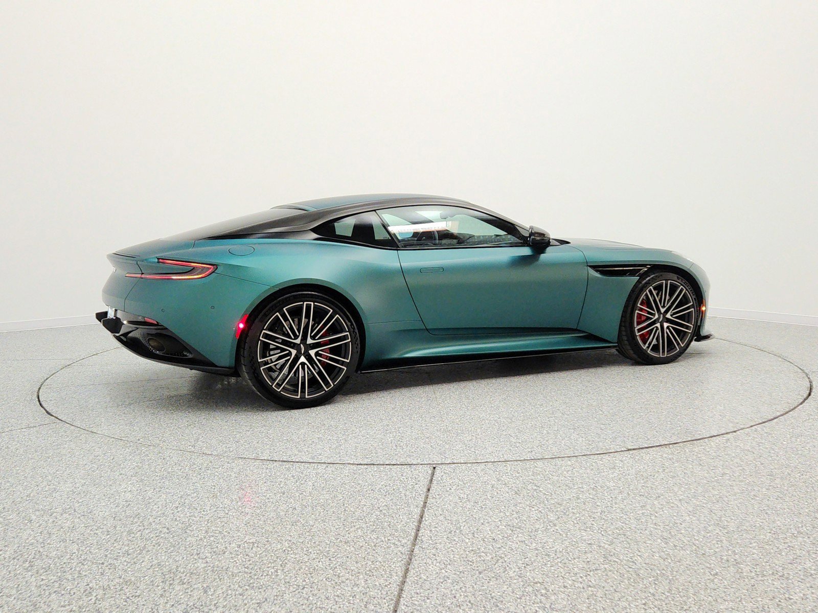 Used 2024 Aston Martin DB12 Coupe RWD image 5