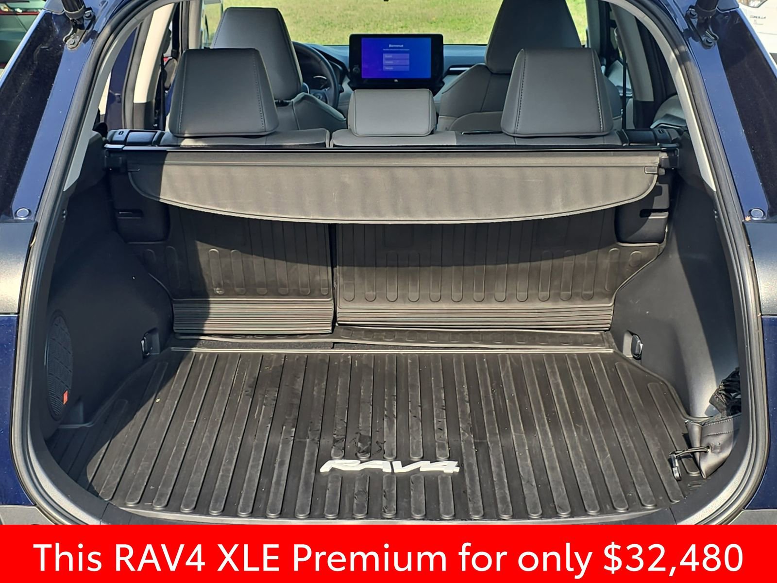 Used 2023 Toyota RAV4 XLE Premium image 19