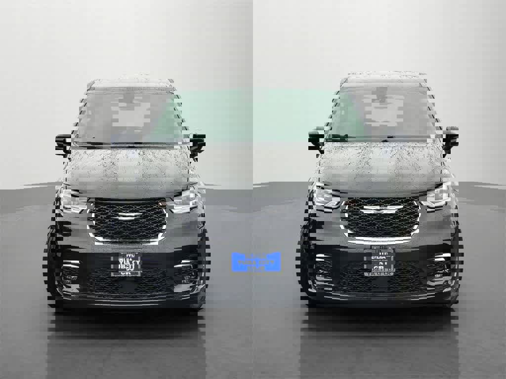 Used 2023 Chrysler Pacifica Touring-L image 2