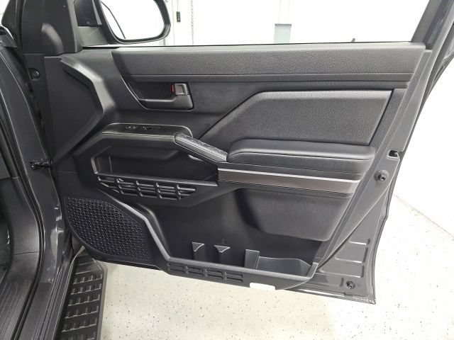 Used 2025 Toyota 4Runner SR5 AWD/4WD image 34