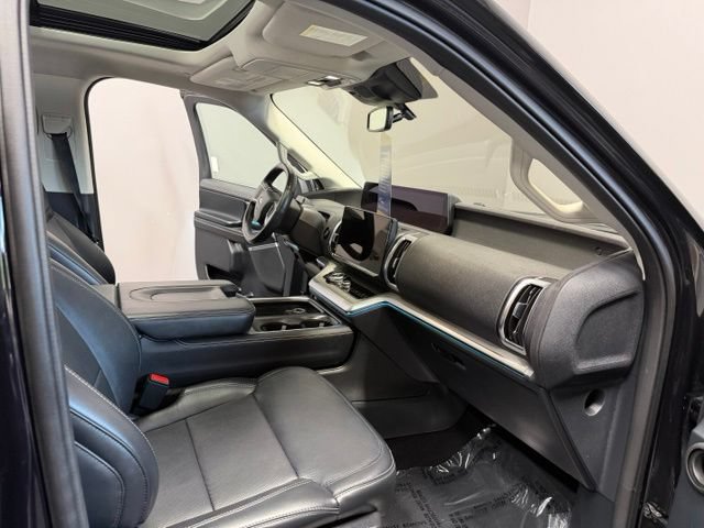 Used 2025 Ford Expedition Max Platinum AWD/4WD image 25