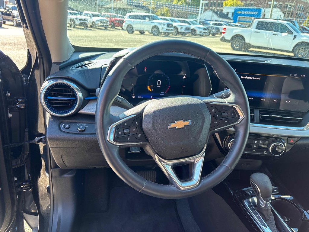 Used 2024 Chevrolet Trax LT w/ LT Convenience Package FWD image 12