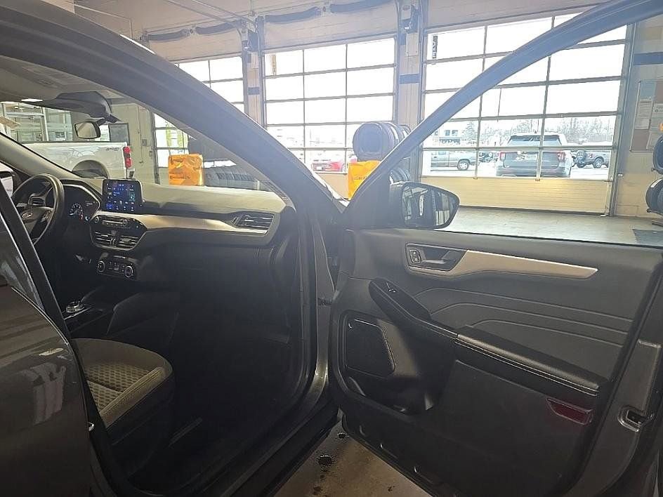 Used 2022 Ford Escape SE image 33