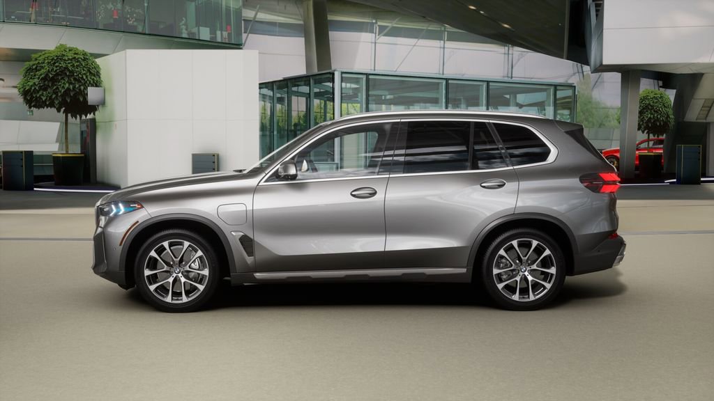 Used 2026 BMW X5 xDrive50e AWD/4WD image 29