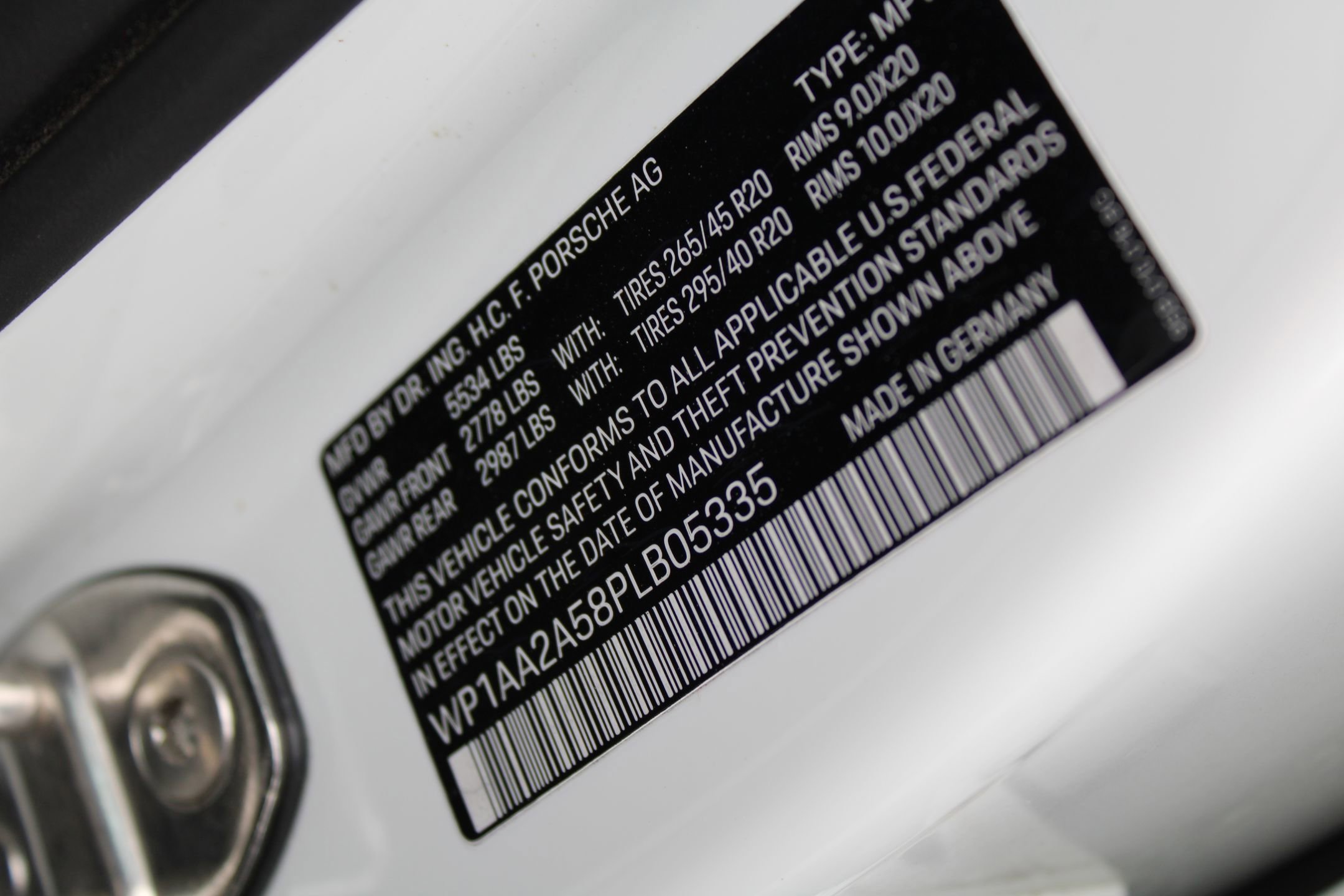 Certified 2023 Porsche Macan image 31