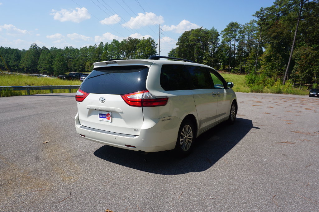 Used 2015 Toyota Sienna XLE Premium FWD image 27