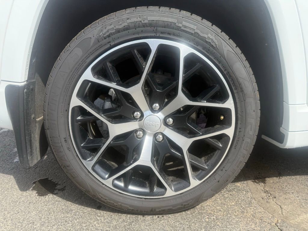 Used 2022 Jeep Grand Cherokee Summit AWD/4WD image 49