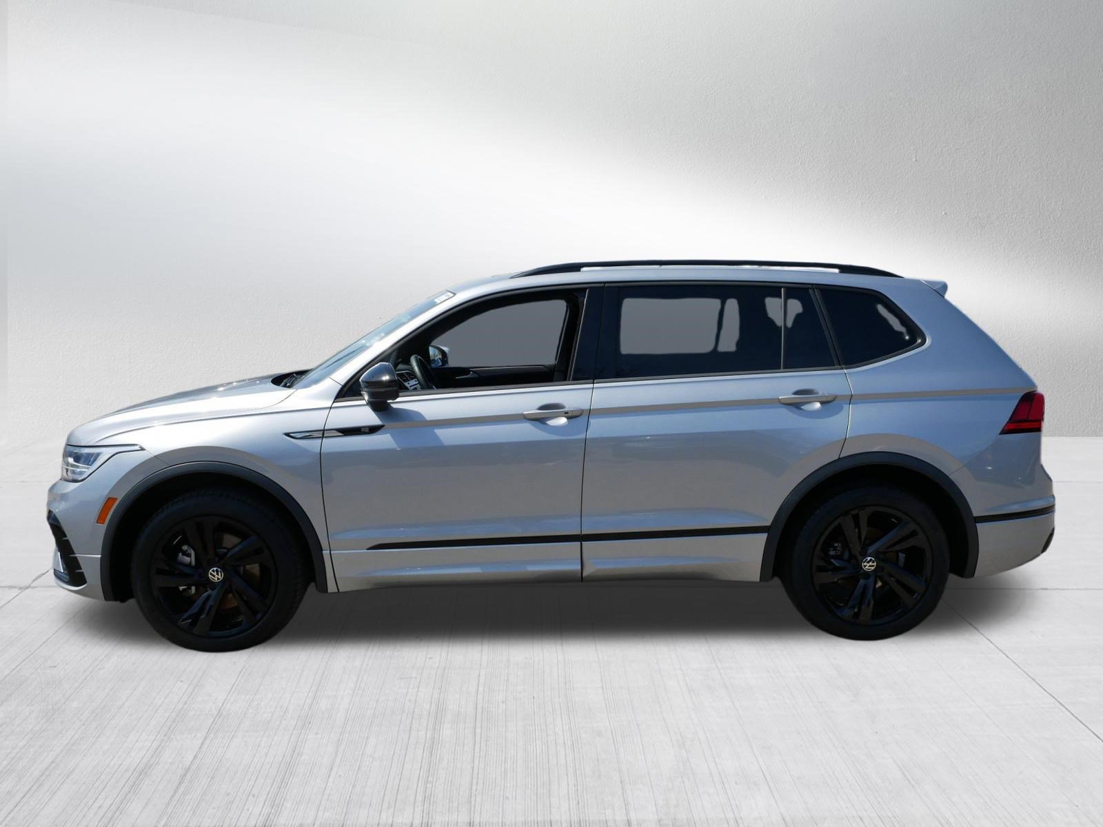Certified 2023 Volkswagen Tiguan SE R-Line AWD/4WD image 4