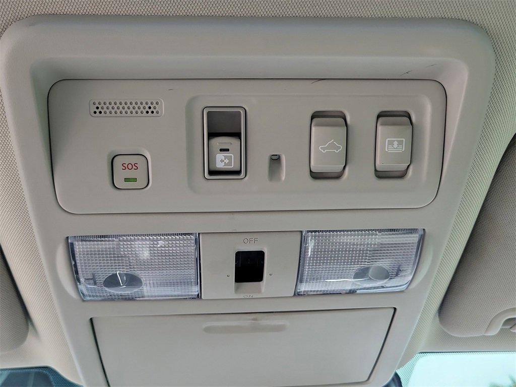 Used 2020 Nissan Titan SL w/ Moonroof Package image 30