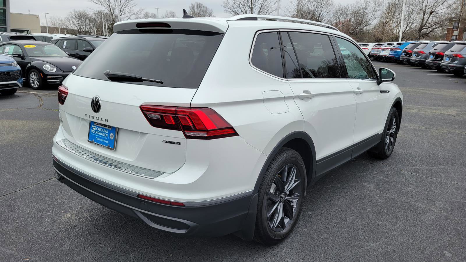Certified 2023 Volkswagen Tiguan SE w/ Panoramic Sunroof Package image 5