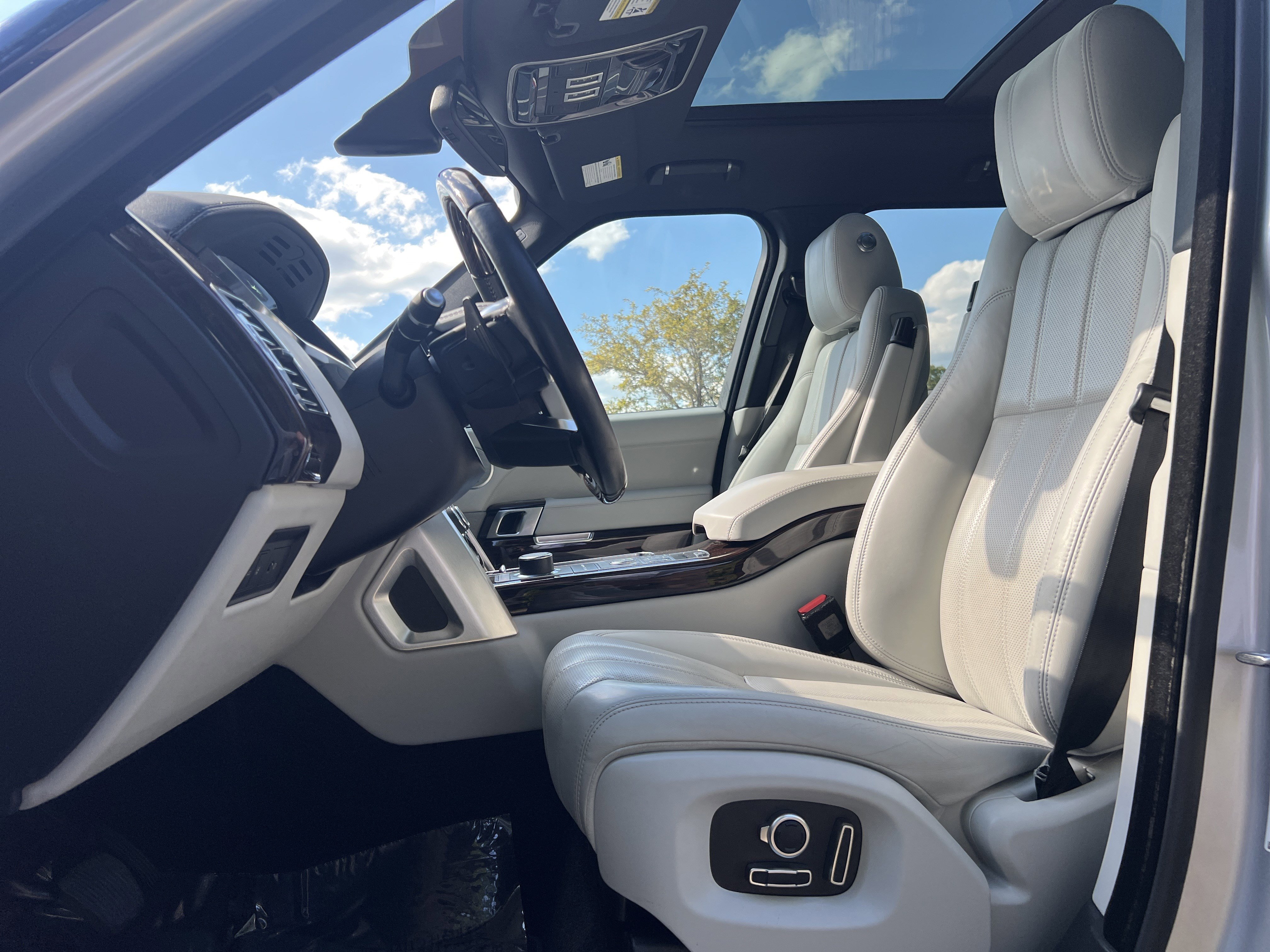 Used 2016 Land Rover Range Rover HSE image 21