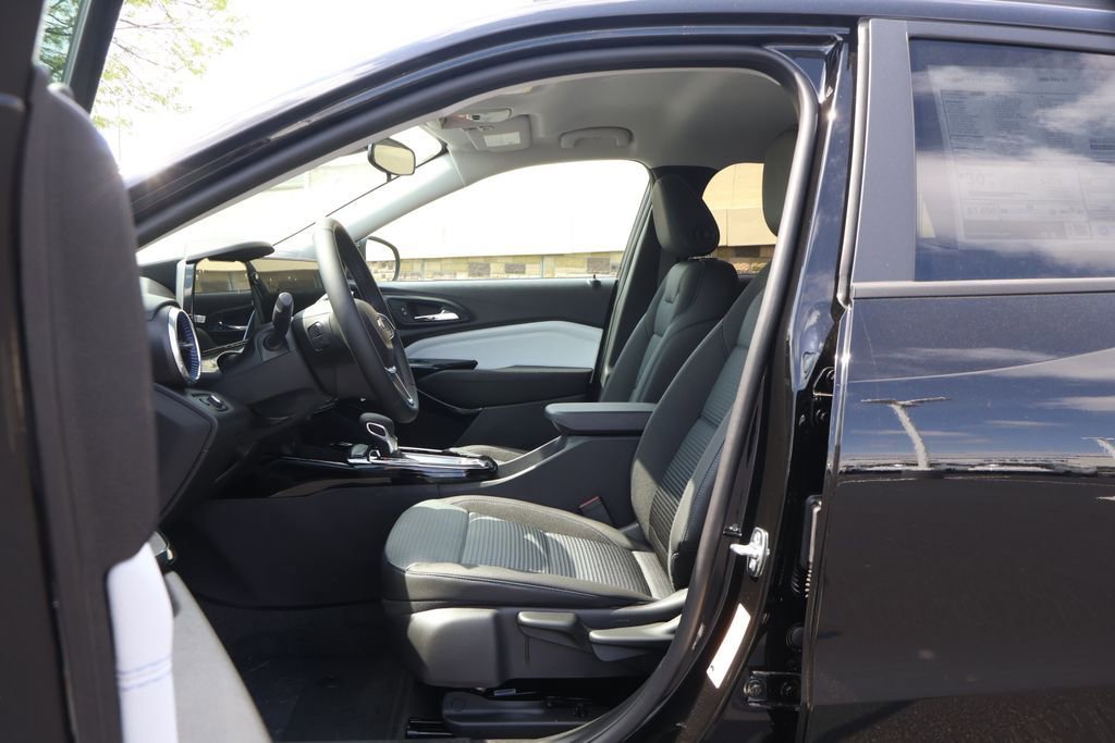 New 2026 Chevrolet Trax LT w/ Driver Confidence Package FWD image 14