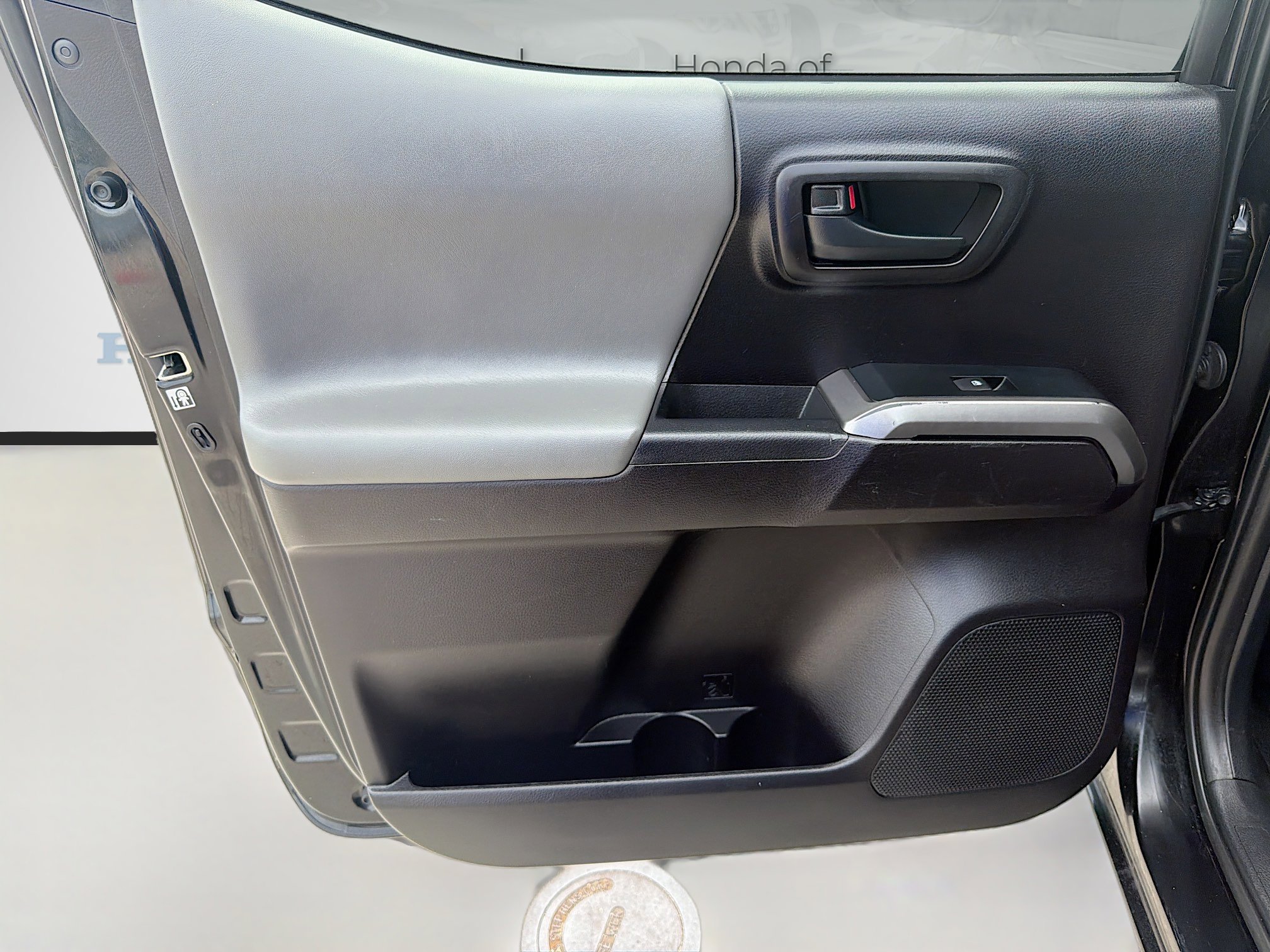 Used 2020 Toyota Tacoma SR5 image 25