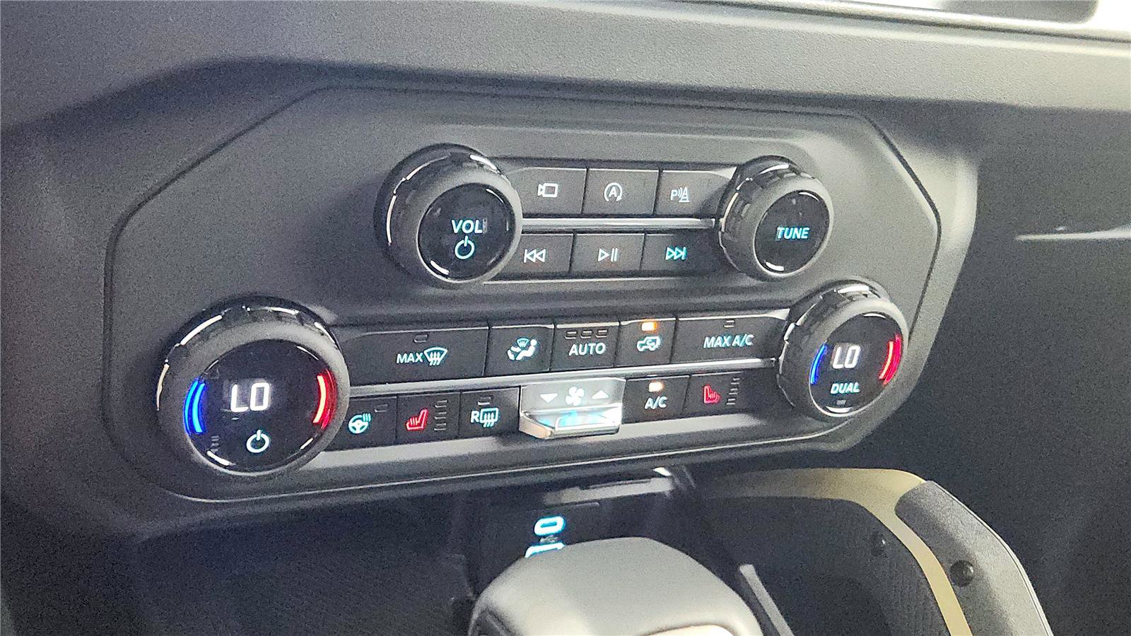 New 2025 Ford Bronco Badlands image 38