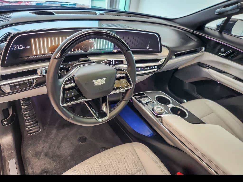 Used 2024 Cadillac Lyriq Luxury AWD/4WD image 10