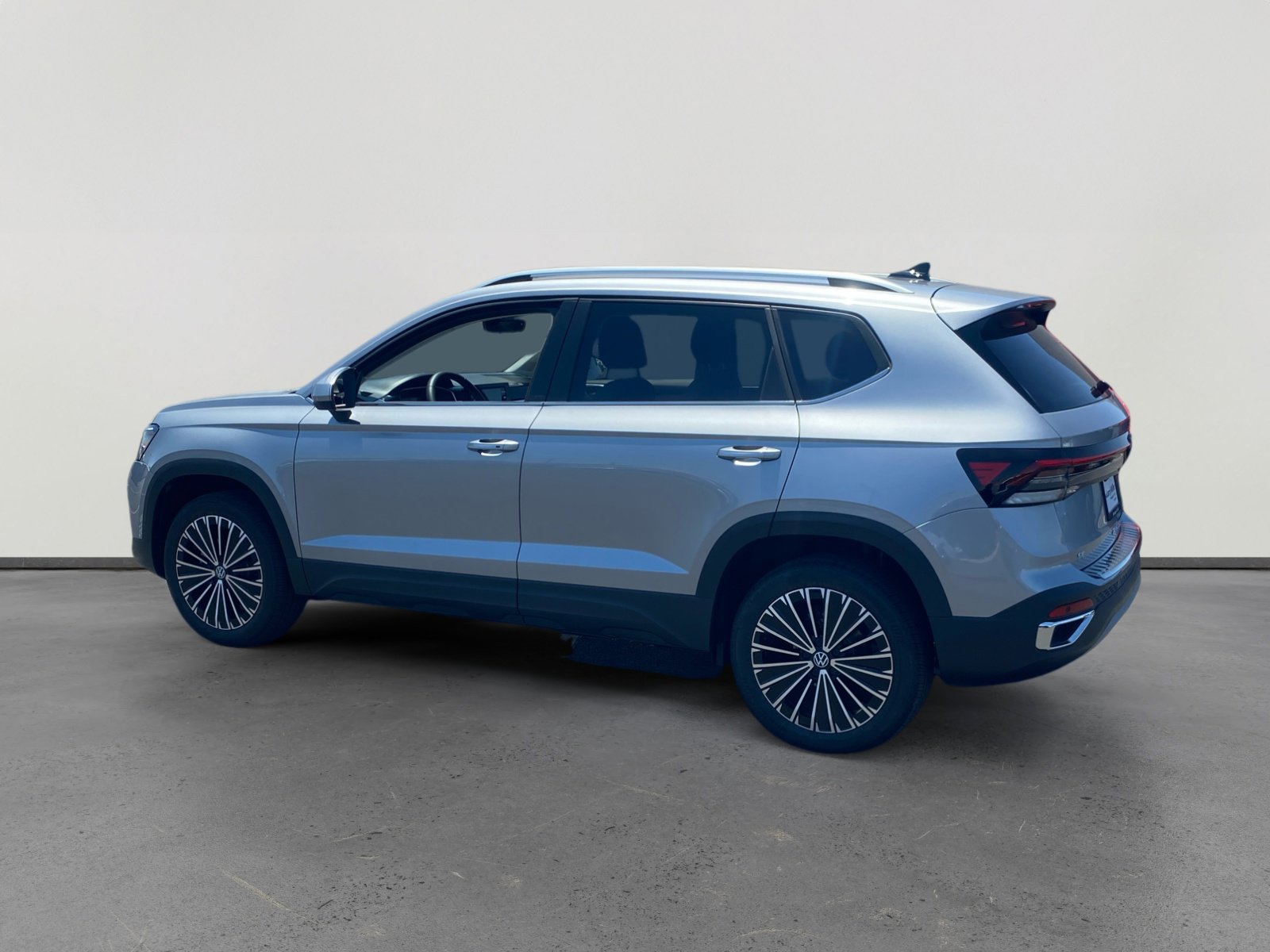 New 2025 Volkswagen Taos SE image 3