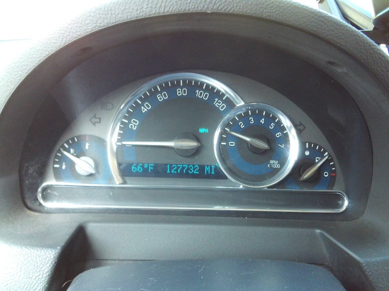 Used 2010 Chevrolet HHR LT FWD image 24