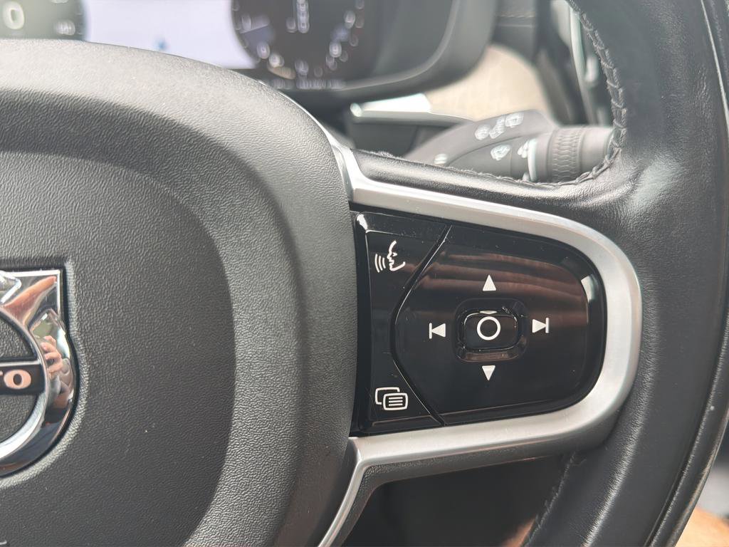 Used 2020 Volvo XC60 T6 Inscription AWD/4WD image 22