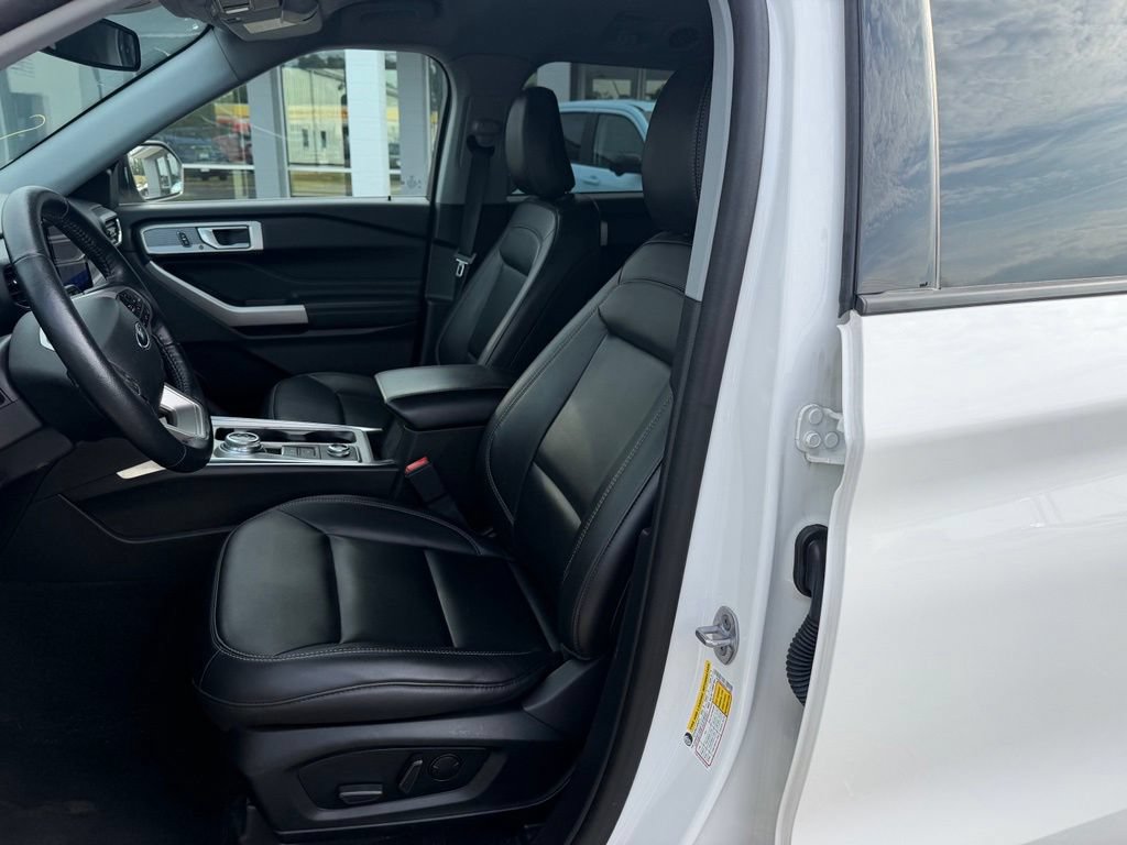 Used 2022 Ford Explorer XLT w/ Equipment Group 202A AWD/4WD image 9