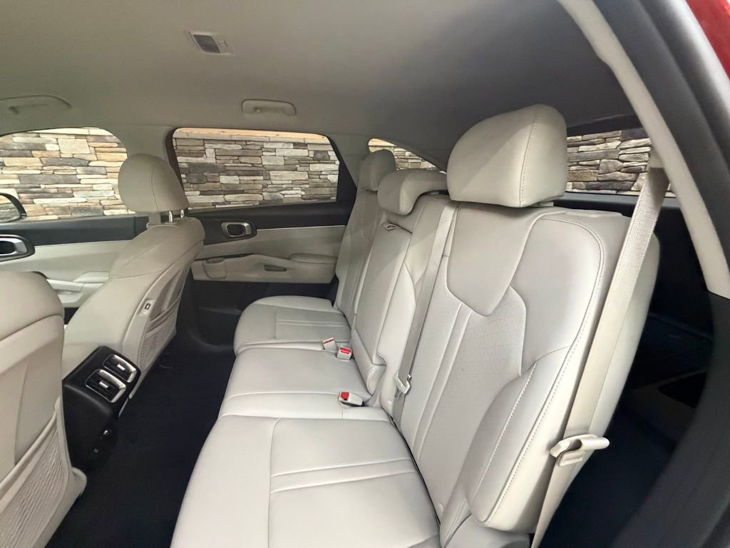 Used 2021 Kia Sorento S image 28